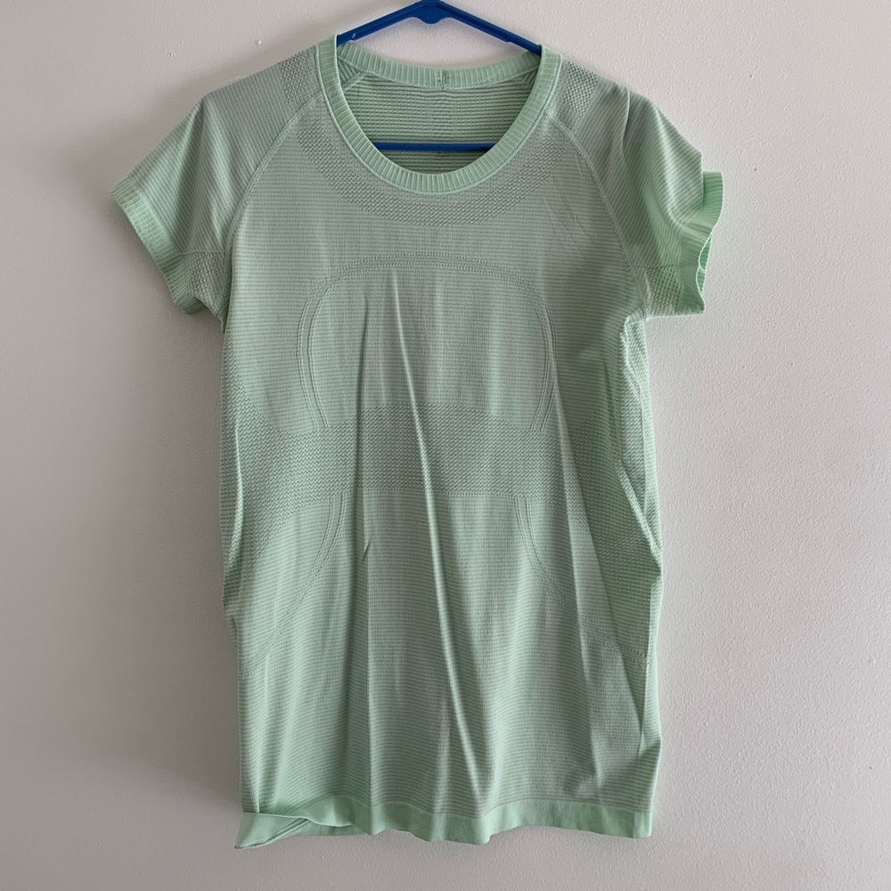 lululemon t-shirt
